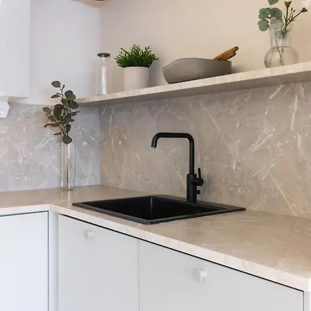 Huoneisto Fully Renovated 2-bedroom In Centrum